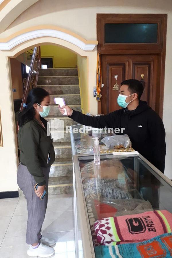 Bromo Indah Lestari Homestay Mitra Reddoorz Pasuruan Luaran gambar