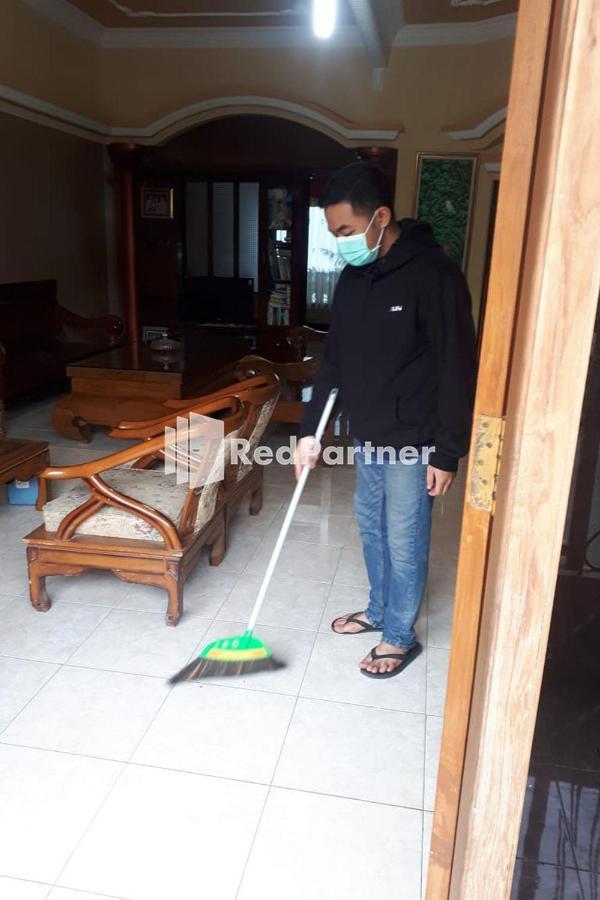 Bromo Indah Lestari Homestay Mitra Reddoorz Pasuruan Luaran gambar