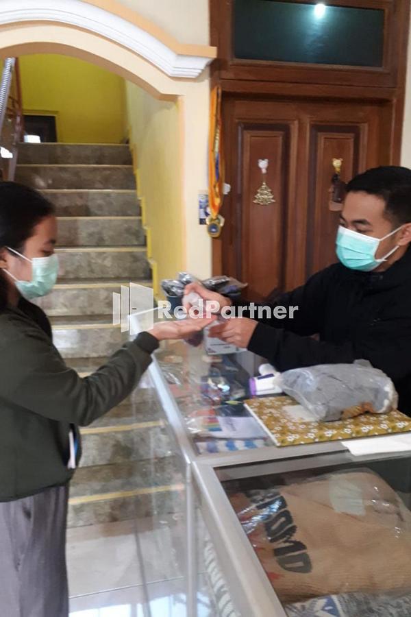 Bromo Indah Lestari Homestay Mitra Reddoorz Pasuruan Luaran gambar